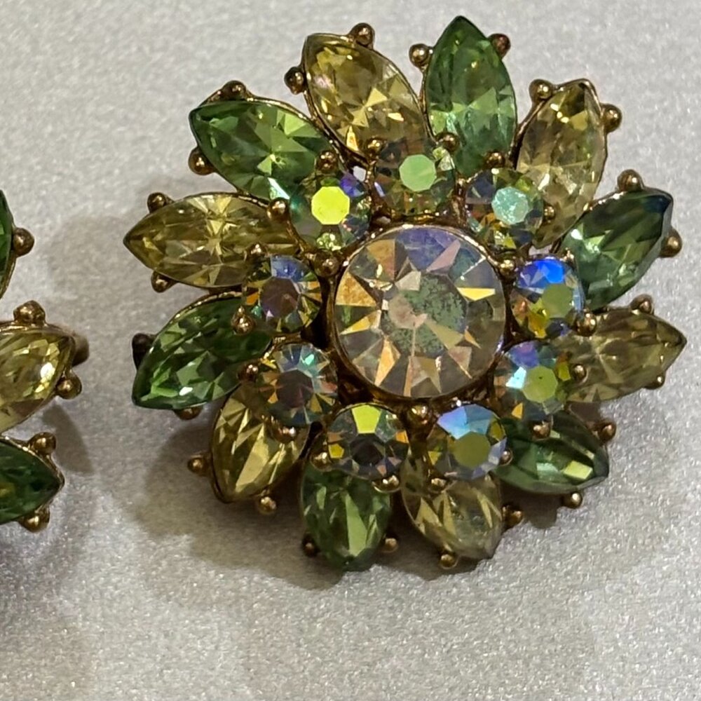 BEAUTIFUL VINTAGE TRIFARI RHINESTONE BRACELET AND EARRINGS. - Picture 3 of 7